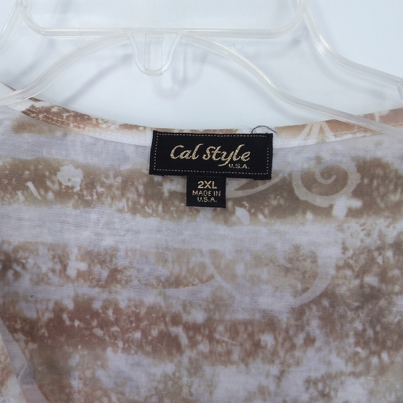 CAL STYLE 2Xl Floral ruffled SLEEVELESS TOP - Picture 2 of 4